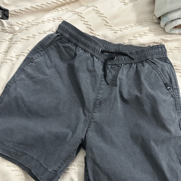 Quiksilver boys set,shorts and shirt. No tags, never worn, brand new, no stains - Picture 1 of 6